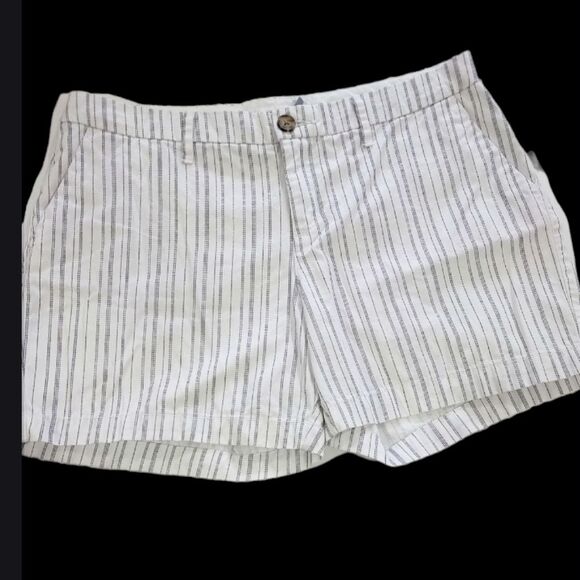 Old Navy size 6 white black stripped shorts - Picture 3 of 7